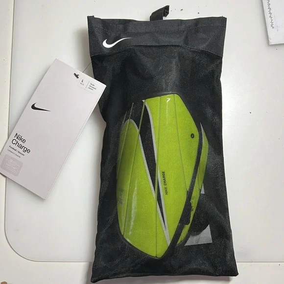 Kids large Nike soccer football Shin Guards - Picture 2 of 4